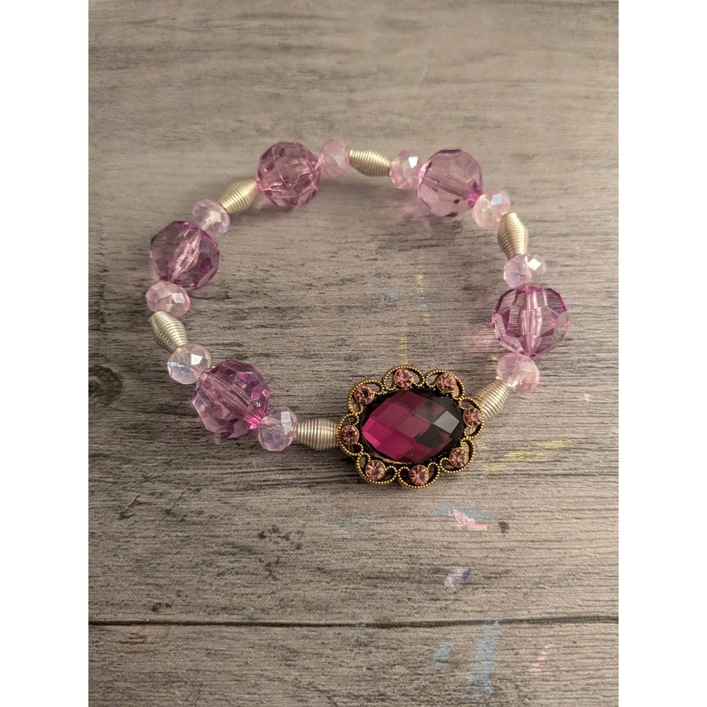 Purple Beaded Stretch Bracelet Vintage‎ Style Magenta Stone Focal 7 Inch Roll On